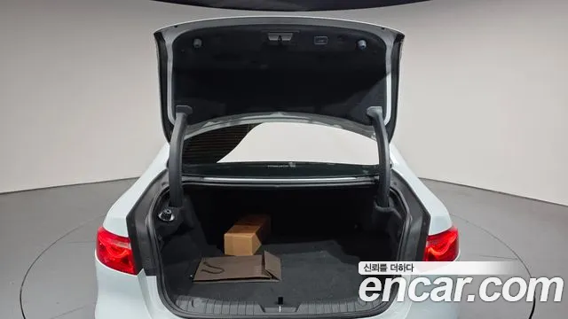 Jaguar XF 2020 thumb 8