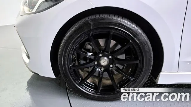 Hyundai Avante 2017 thumb 10