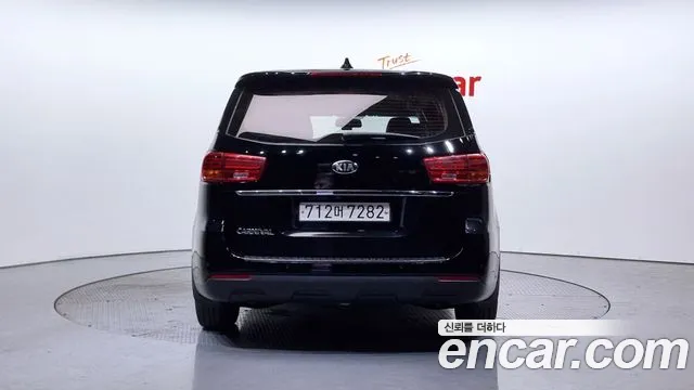 Kia Carnival 2018 thumb 5