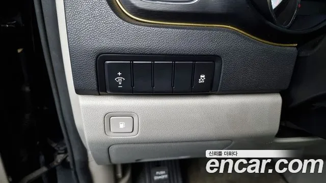 Kia Carnival 2018 thumb 2