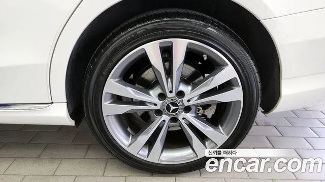 Mercedes-Benz C-Class 2020 thumb 2
