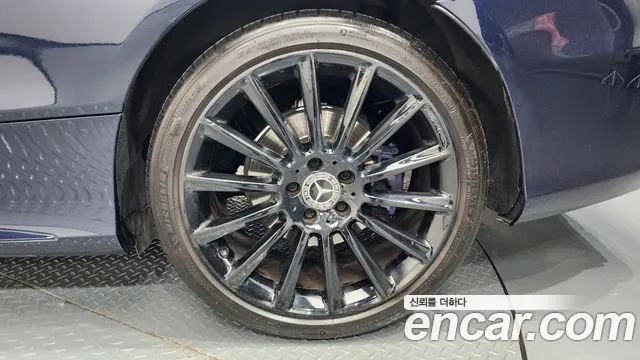 Mercedes-Benz C-Class 2019 thumb 3