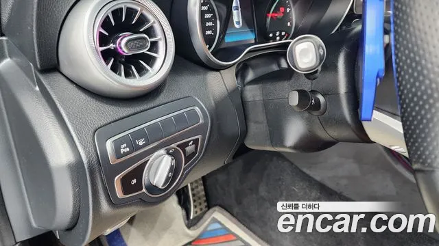 Mercedes-Benz C-Class 2019 thumb 12