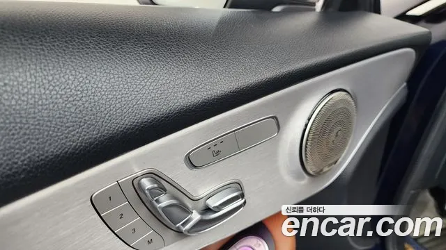 Mercedes-Benz C-Class 2019 thumb 11