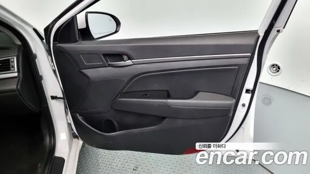 Hyundai Avante 2017 thumb 3