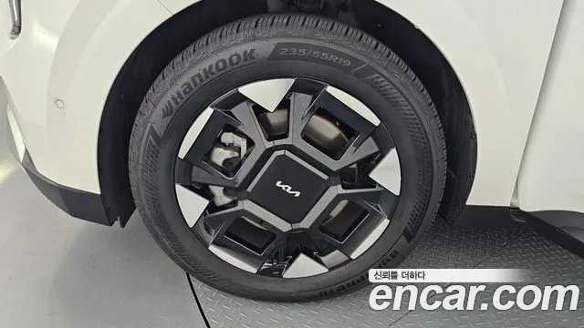 Kia Carnival 2024 thumb 5