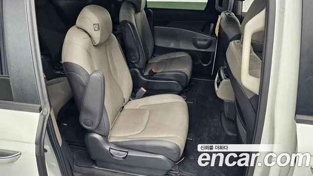 Kia Carnival 2024 thumb 3