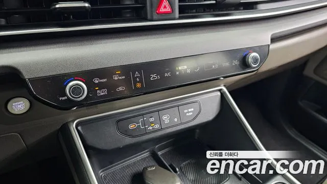Kia Carnival 2024 thumb 8
