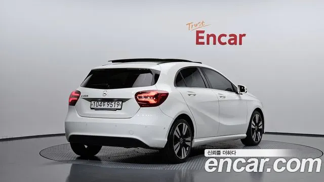 Mercedes-Benz A-Class 2017 thumb 11