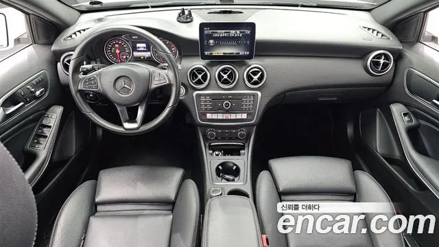Mercedes-Benz A-Class 2017 thumb 9