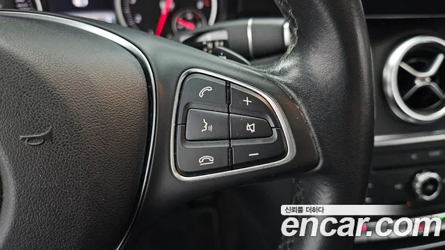 Mercedes-Benz A-Class 2017 thumb 2