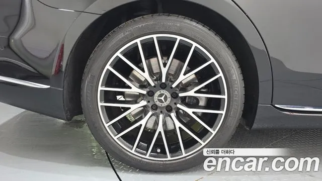 Mercedes-Benz S-Class 2024 thumb 4