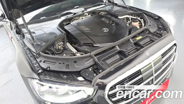 Mercedes-Benz S-Class 2024 thumb 9