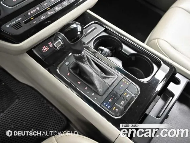 Kia Carnival 2015 thumb 6