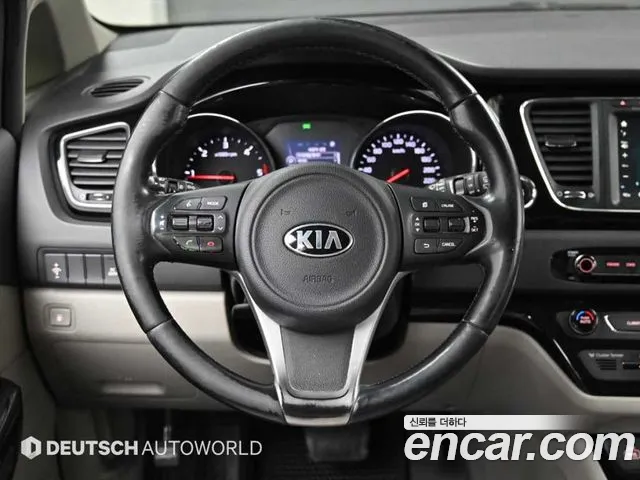 Kia Carnival 2015 thumb 3