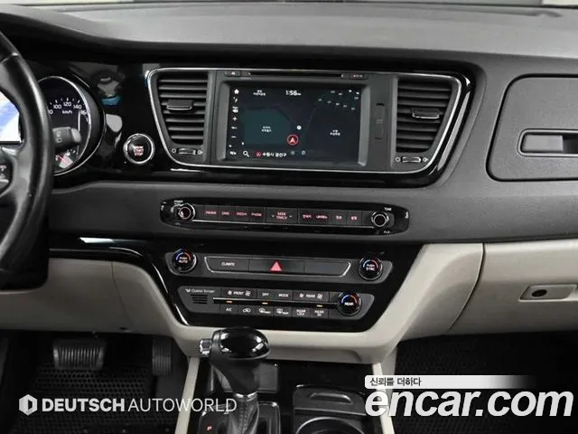 Kia Carnival 2015 thumb 11