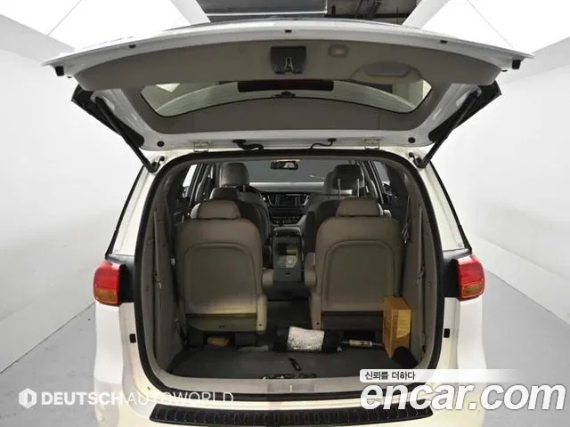 Kia Carnival 2015 thumb 9