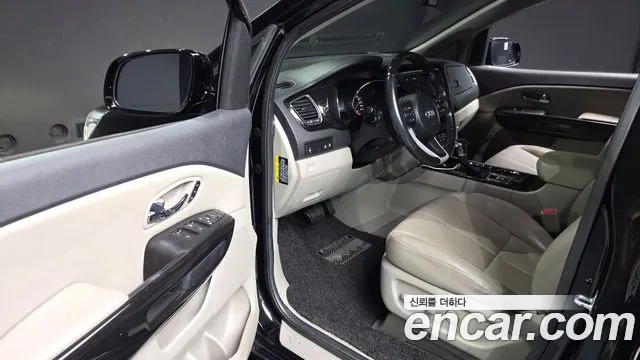 Kia Carnival 2018 thumb 4