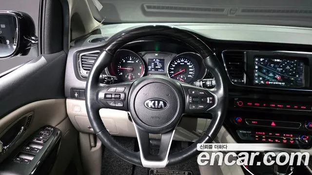 Kia Carnival 2018 thumb 10