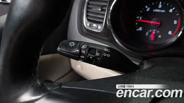 Kia Carnival 2018 thumb 11