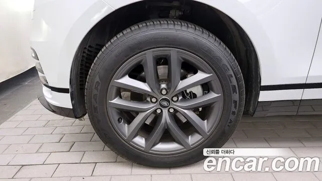 Land Rover Range Rover Velar 2025 thumb 6