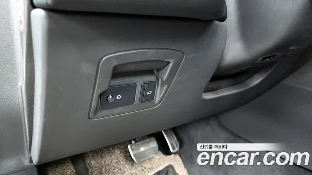 Land Rover Range Rover Velar 2025 thumb 10