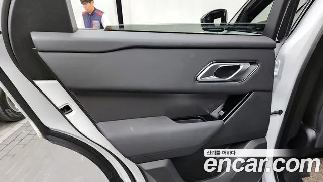 Land Rover Range Rover Velar 2025 thumb 11