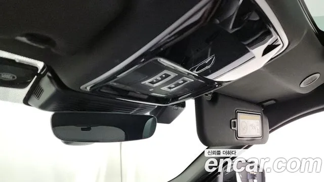 Land Rover Range Rover Velar 2025 thumb 3