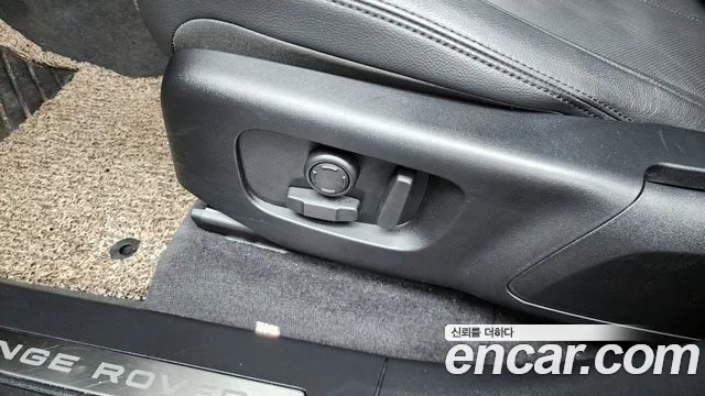 Land Rover Range Rover Velar 2025 thumb 8