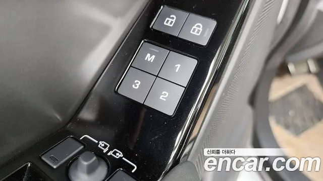 Land Rover Range Rover Velar 2025 thumb 2