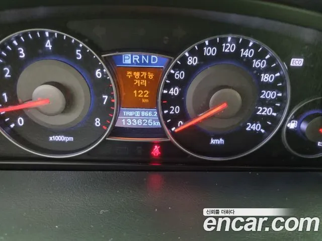 Kia Opirus 2011 thumb 4