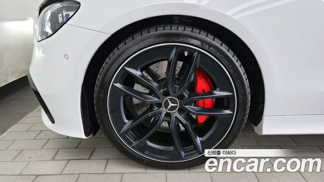 Mercedes-Benz E-Class 2023 thumb 5