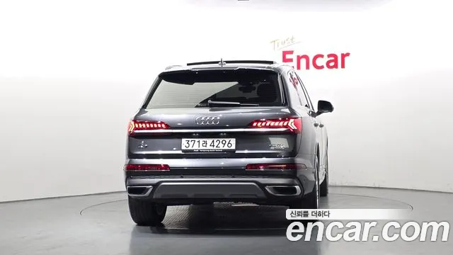 Audi Q7 2022 thumb 6