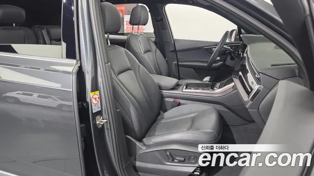 Audi Q7 2022 thumb 3