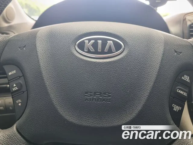 Kia Canival 2012 thumb 10