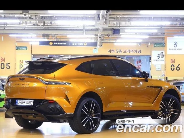 Aston Martin DBX 2023 thumb 3