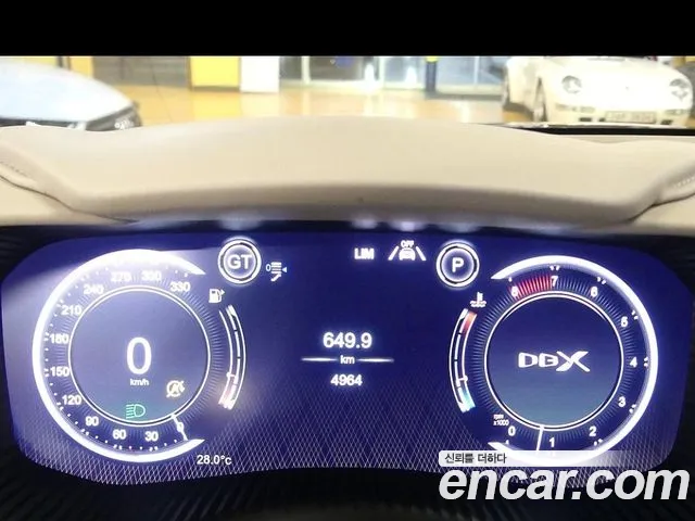 Aston Martin DBX 2023 thumb 11