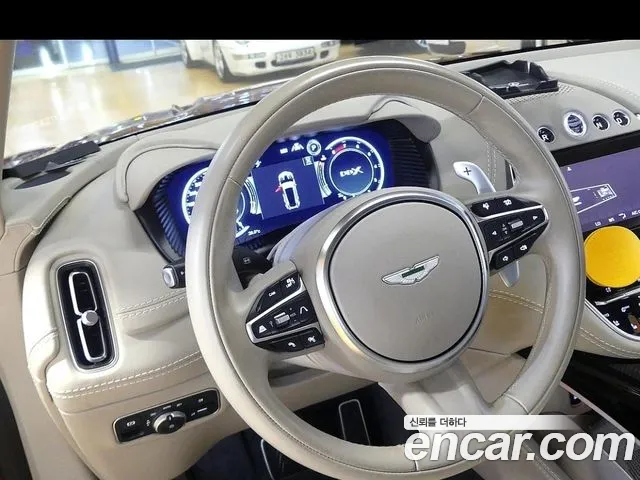 Aston Martin DBX 2023 thumb 5