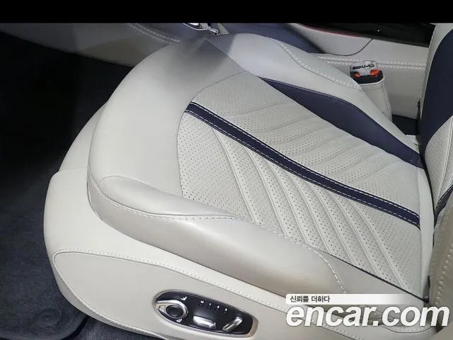 Aston Martin DBX 2023 thumb 10