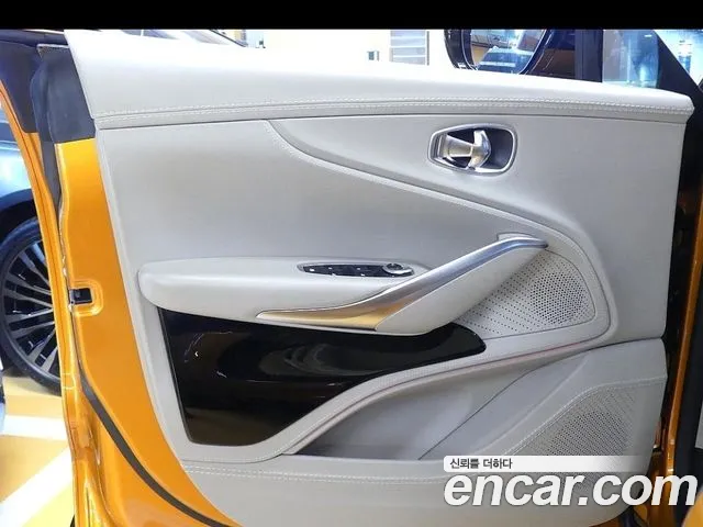 Aston Martin DBX 2023 thumb 6