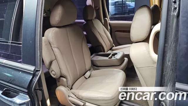 Kia Canival 2013 thumb 4