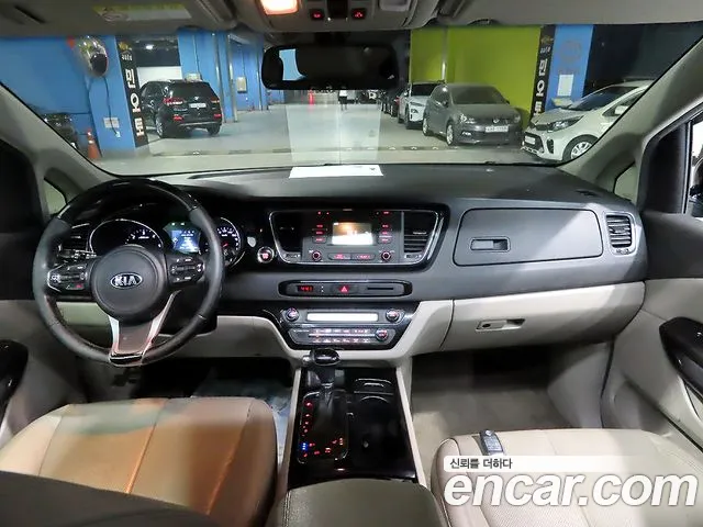 Kia Carnival 2016 thumb 5