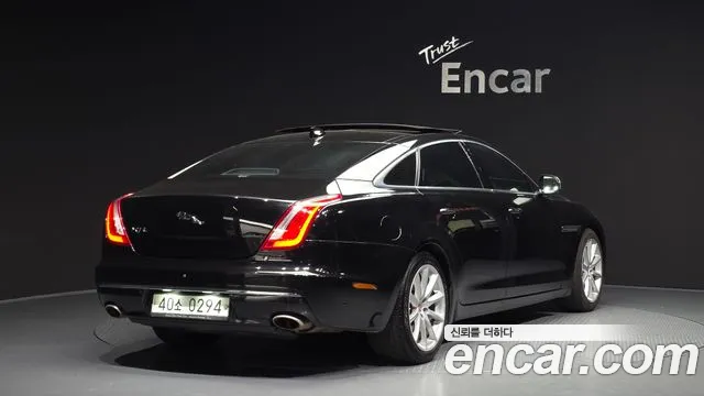 Jaguar XJ 2016 thumb 3