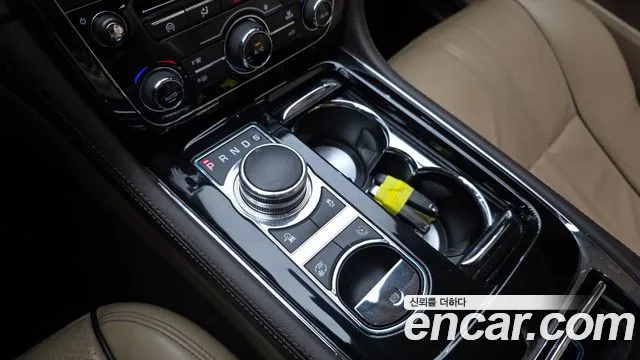 Jaguar XJ 2016 thumb 4
