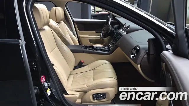 Jaguar XJ 2016 thumb 8