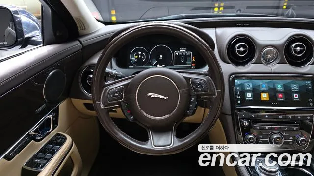 Jaguar XJ 2016 thumb 6