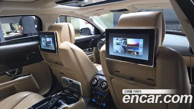 Jaguar XJ 2016 thumb 9