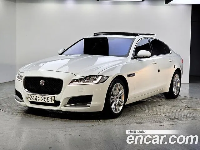 Jaguar XF 2016 thumb 7