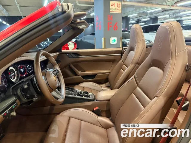 Porsche 911 2022 thumb 2