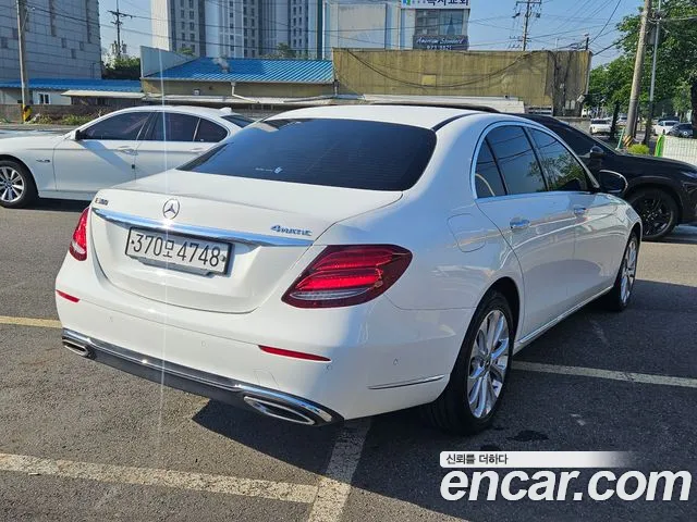 Mercedes-Benz E-Class 2020 thumb 11
